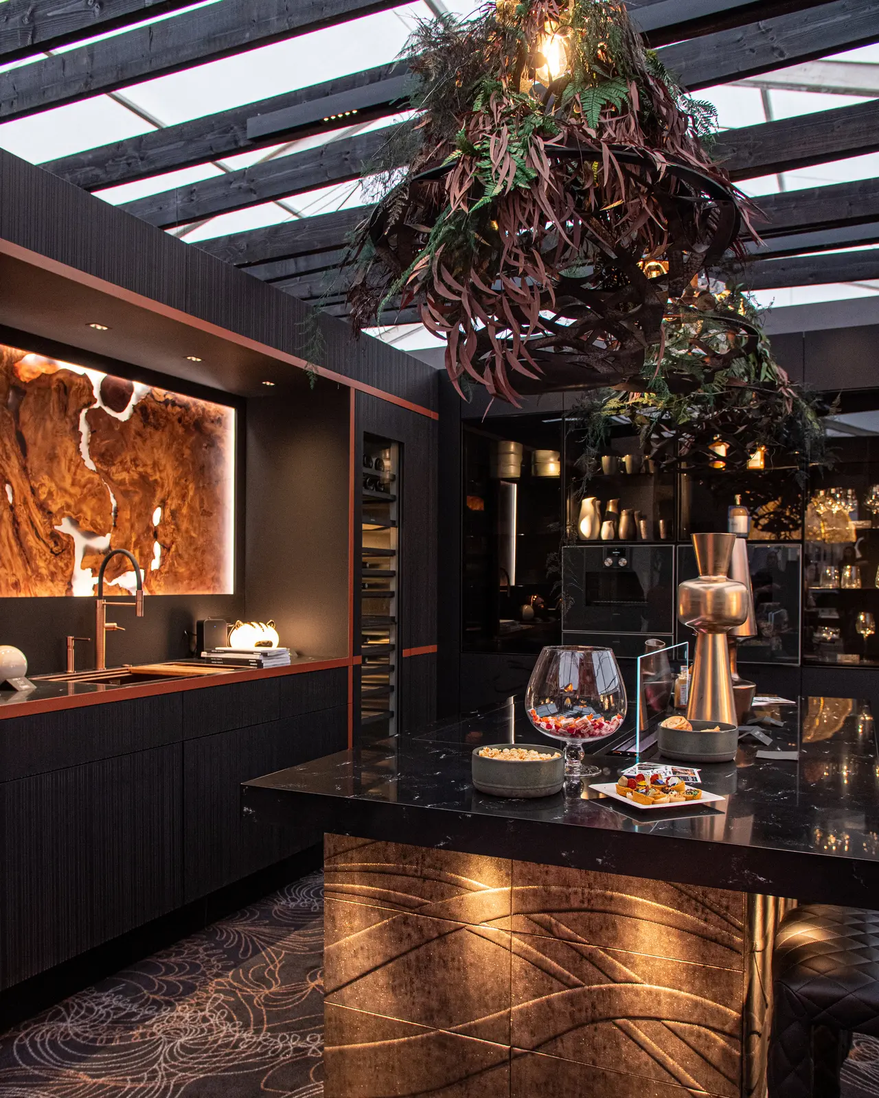 Nous avons accompagné la marque D'Ecolighting, spécialiste de l'éclairage architectural & design, dans la valorisation de son savoir-faire à travers une production photo et vidéo soignée