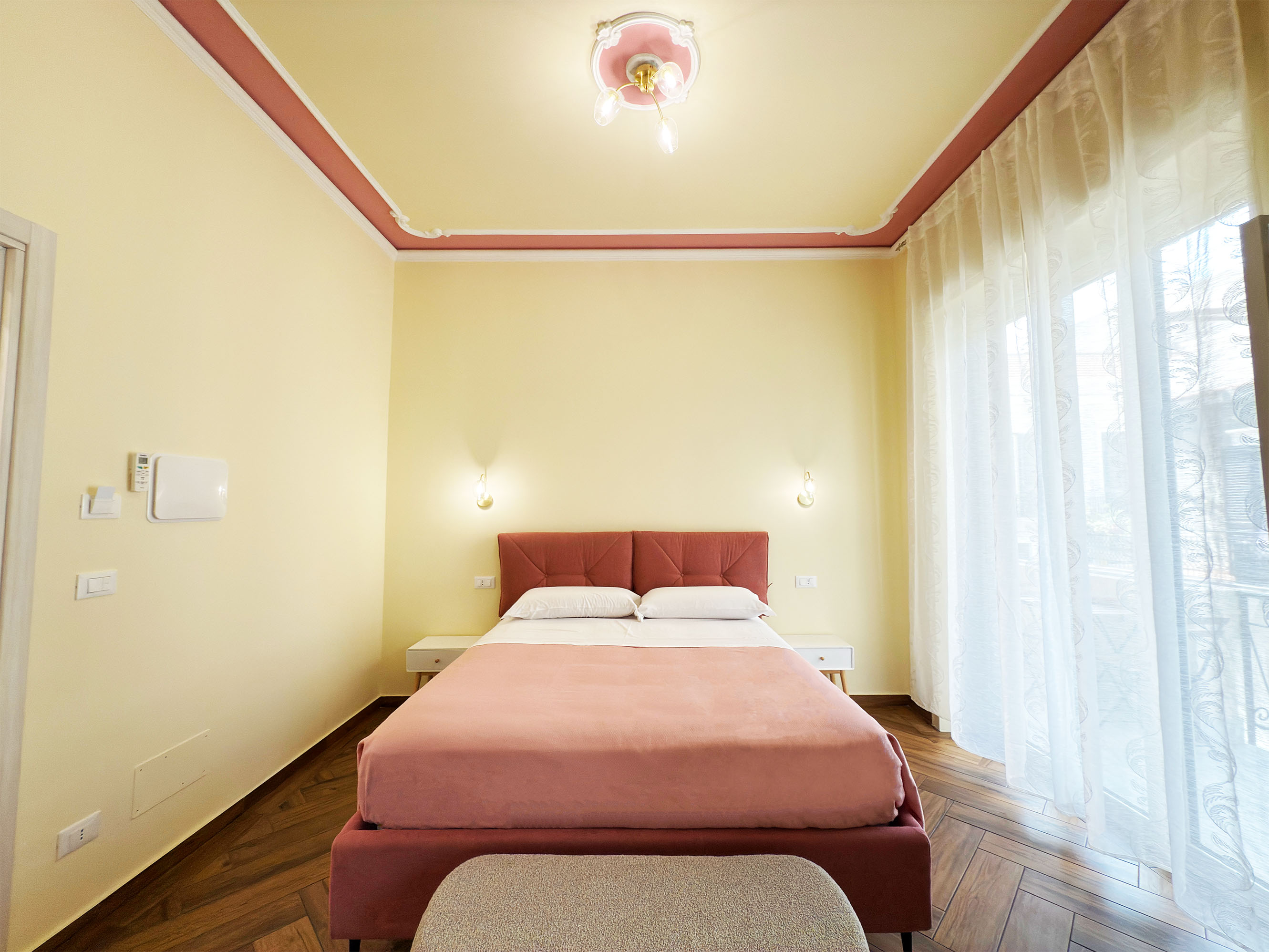 Camera matrimoniale classica con arredamento tradizionale - Ypnos B&B