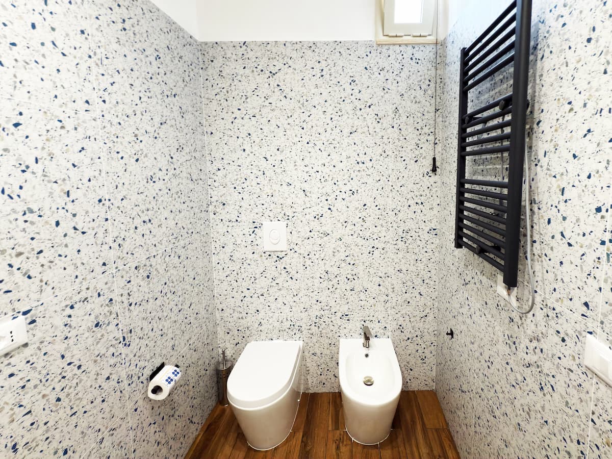 Arredamento moderno e parquet nella stanza Family