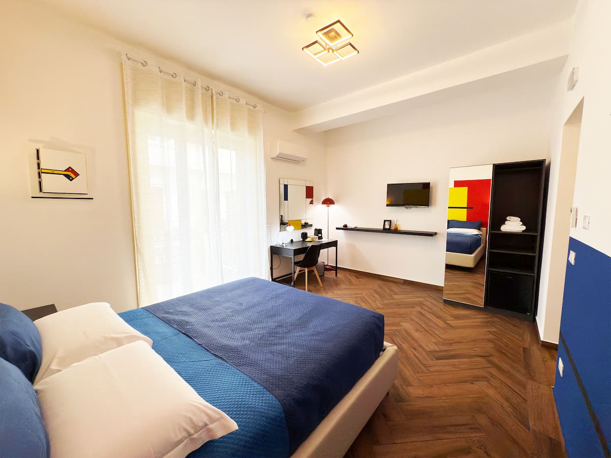 Letto matrimoniale in camera Art Room con design moderno