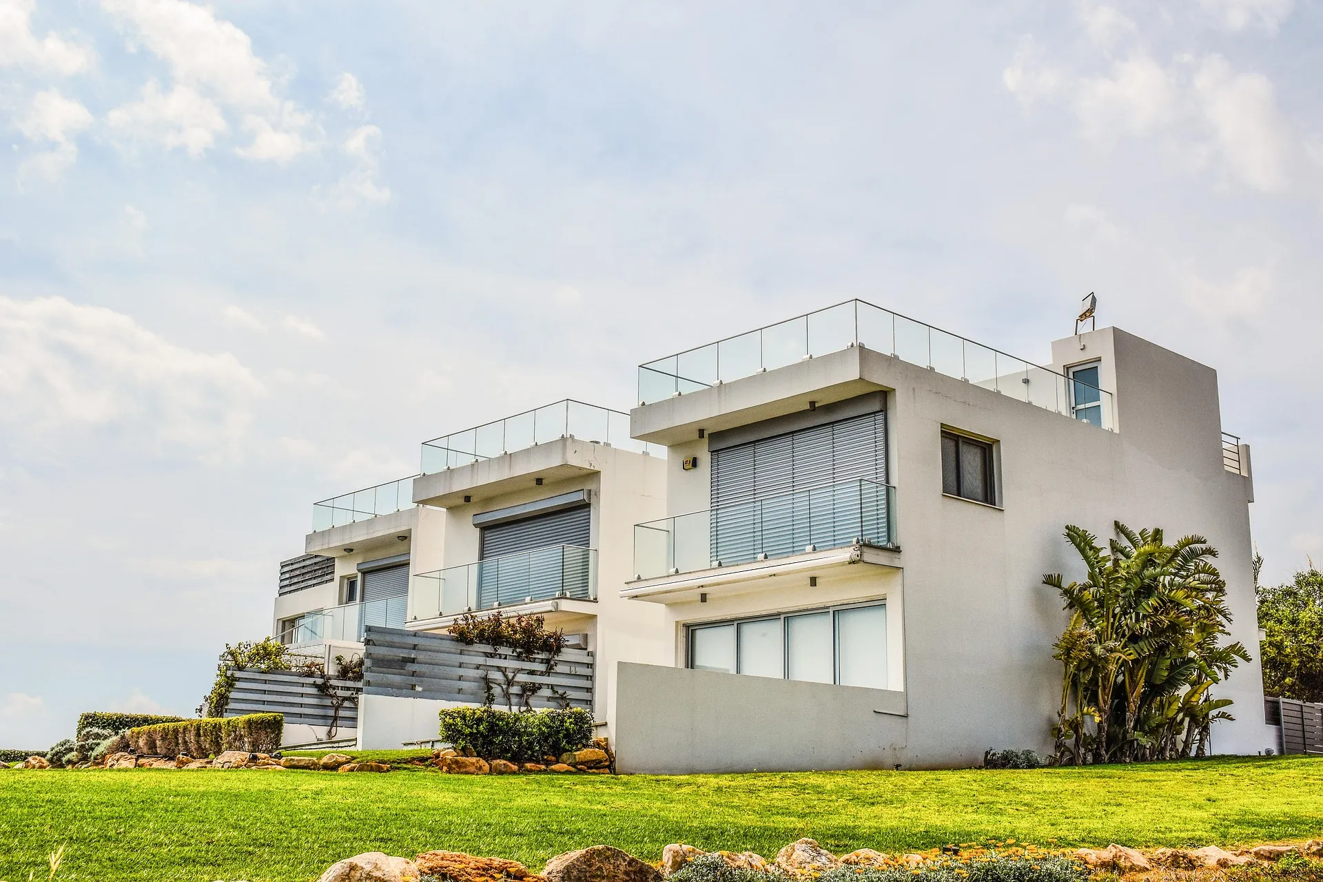 Luxurious property with green garden