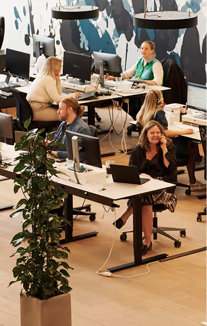 Büroangestellte im Büro