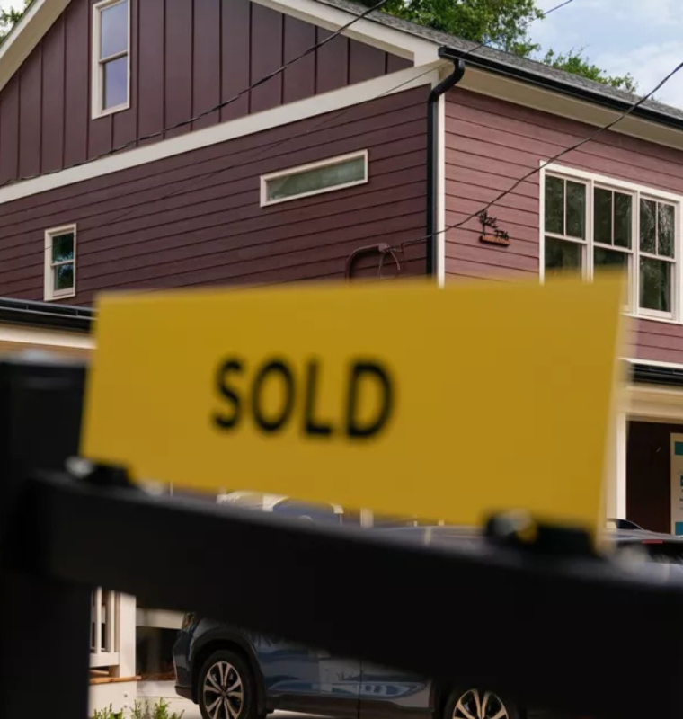 Homebuyers Turn to Riskier Adjustable-Rate Mortgages as Interest Rates Spike Amid Trade Turmoil