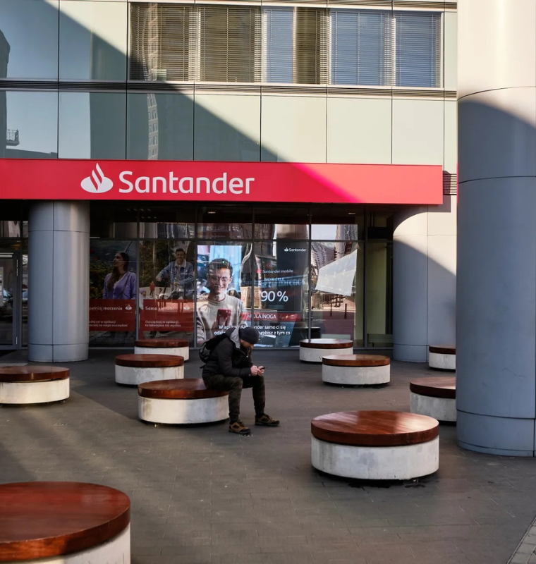 Erste Group Surges 6% After Major Stake Buy in Santander’s Polish Units; European Markets Mixed as Investors Await Key Data