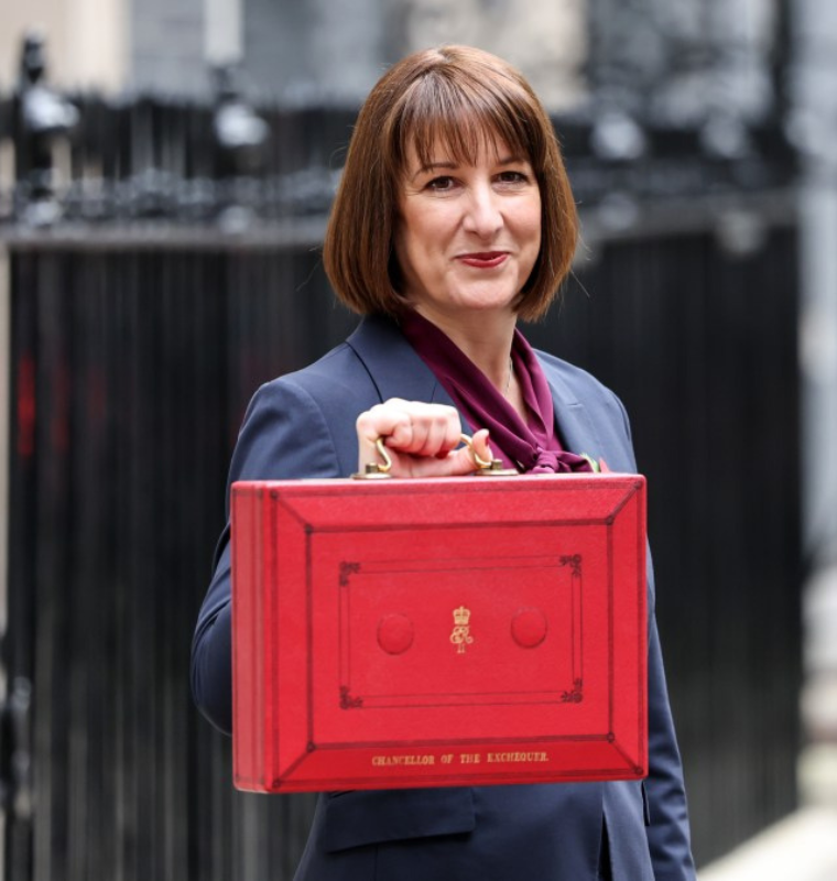 UK’s Pension Reform Plan Sparks Industry Backlash Over Investment Mandates