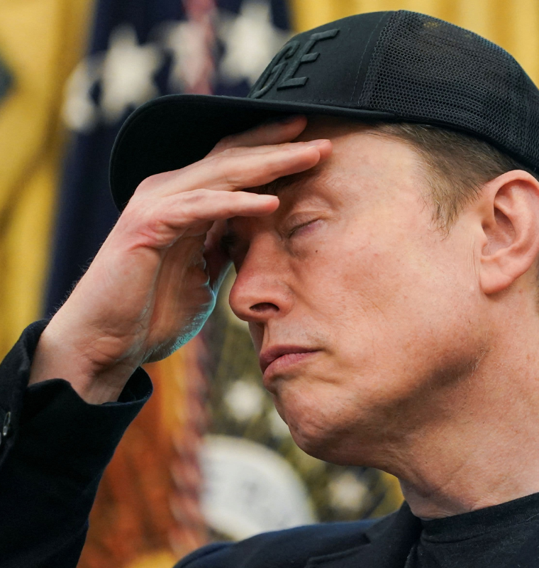 Tesla Shares Slide as Musk-Trump Clash Overshadows Weak Q2 Delivery Outlook