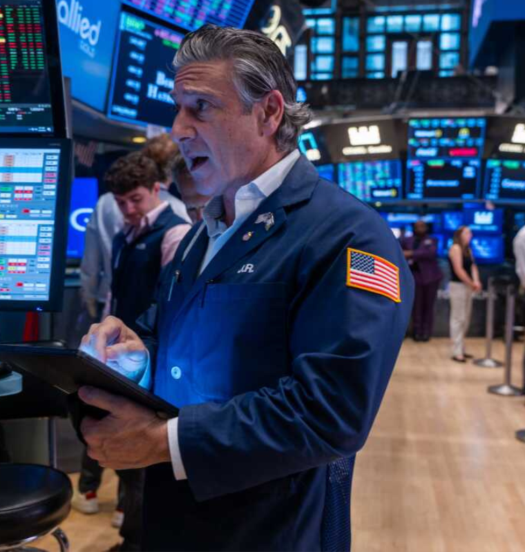 S&P 500 Hits Record High and Dow Nears All-Time Peak as Strong Jobs Data Boosts Market Optimism