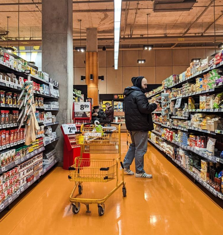 Trump Slaps 35% Tariff on Canadian Goods Starting Aug. 1, Warns of Harsher Penalties if Ottawa Strikes Back