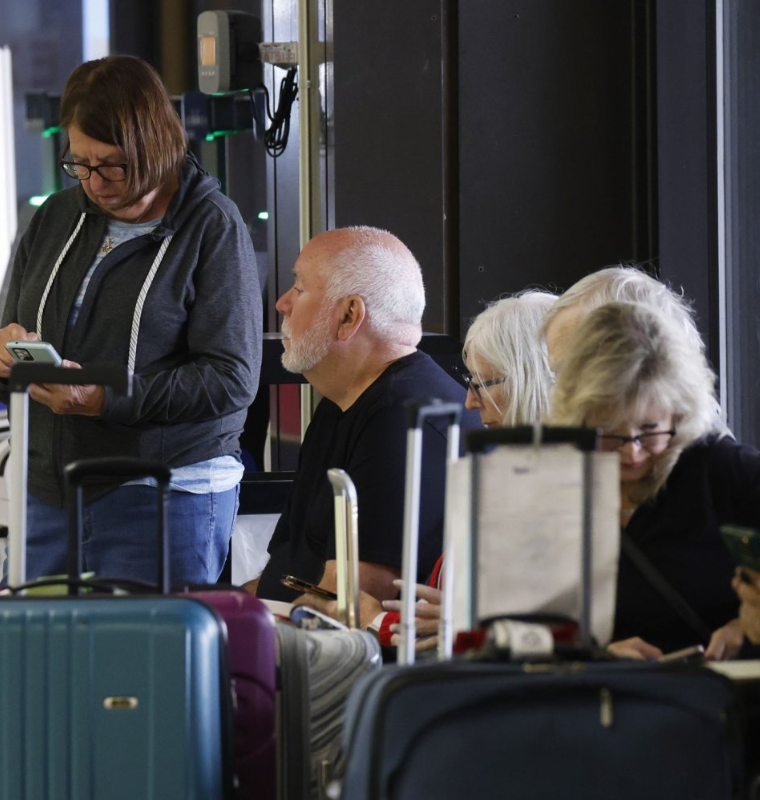 U.S. to Impose $250 ‘Visa Integrity Fee’ on Foreign Visitors Under New Immigration Law