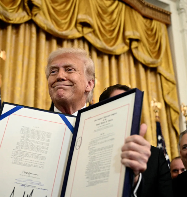 Trump Signs GENIUS Act, Establishing Stablecoin Regulations in the US