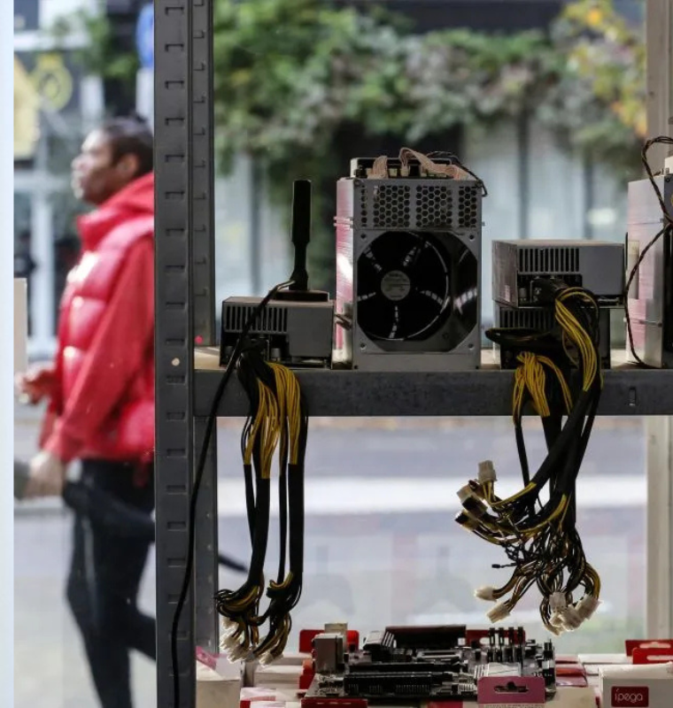 Bitcoin Miner Iren Draws Institutional Backing Amid Market Pullback