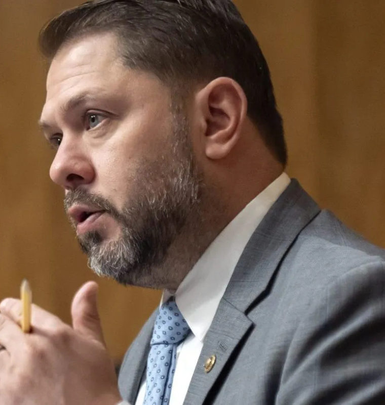 Senate Democrats Outline Blueprint to Reshape Crypto Market Structure