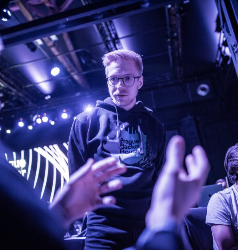 Blockchain Network Revenues Plunge 16 Percent in September Amid Cooling Volatility