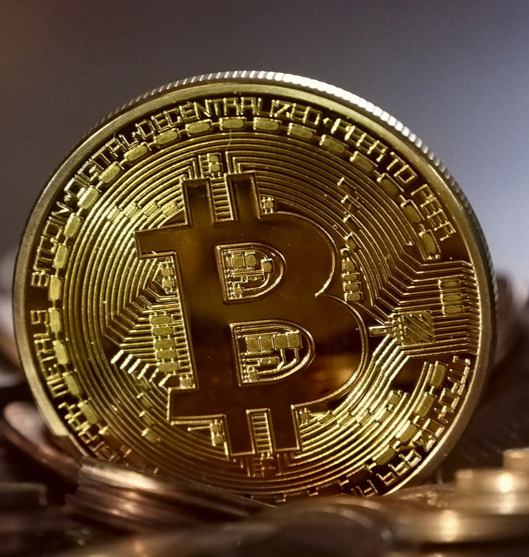 Crypto Market Slides as Bitcoin and Ethereum Extend Losses Amid Weak Sentiment