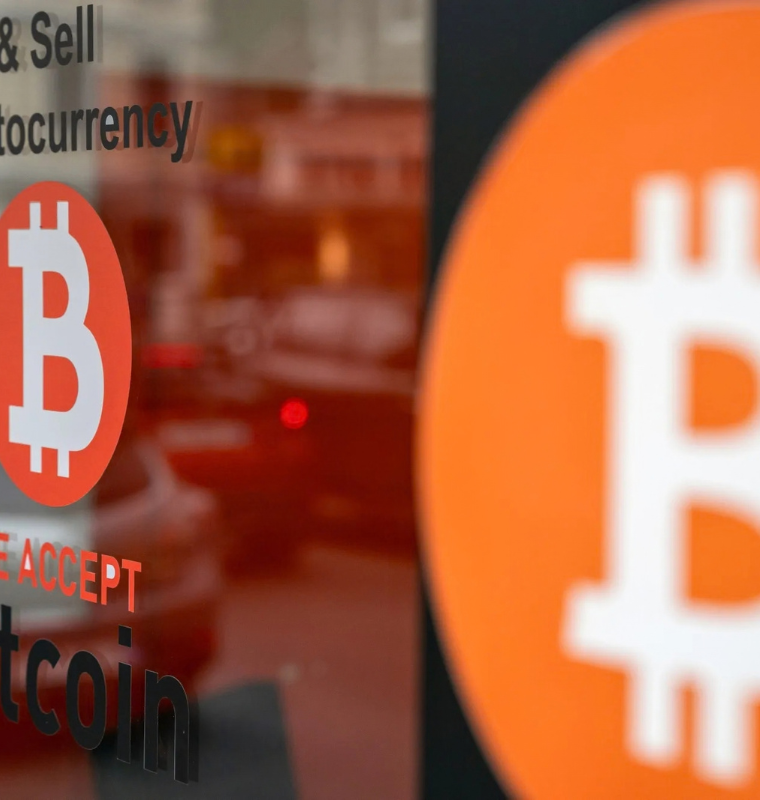 Bitcoin Climbs as Global Markets Tumble