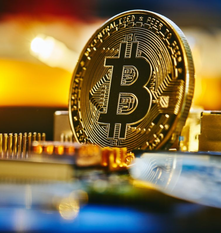 Bitcoin Holds Near $77000 as US Credit Downgrade Shakes Investor Confidence