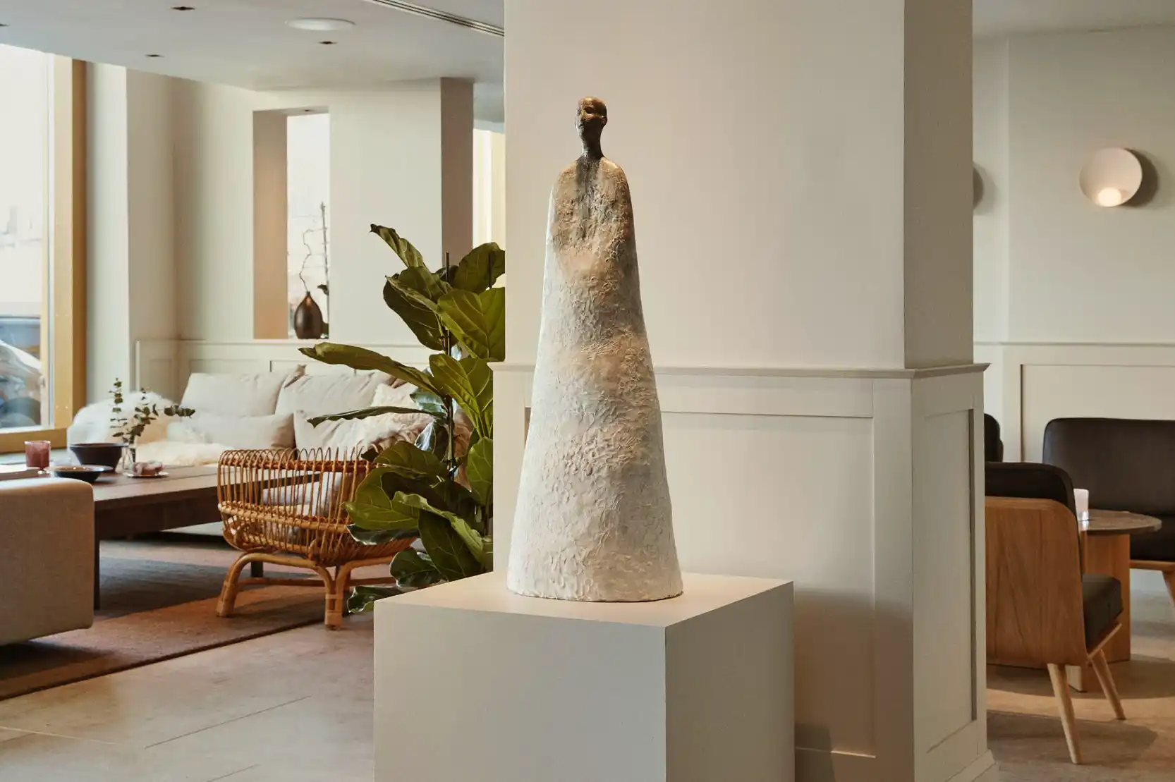 Taideteos RUNO Hotelin aulassa