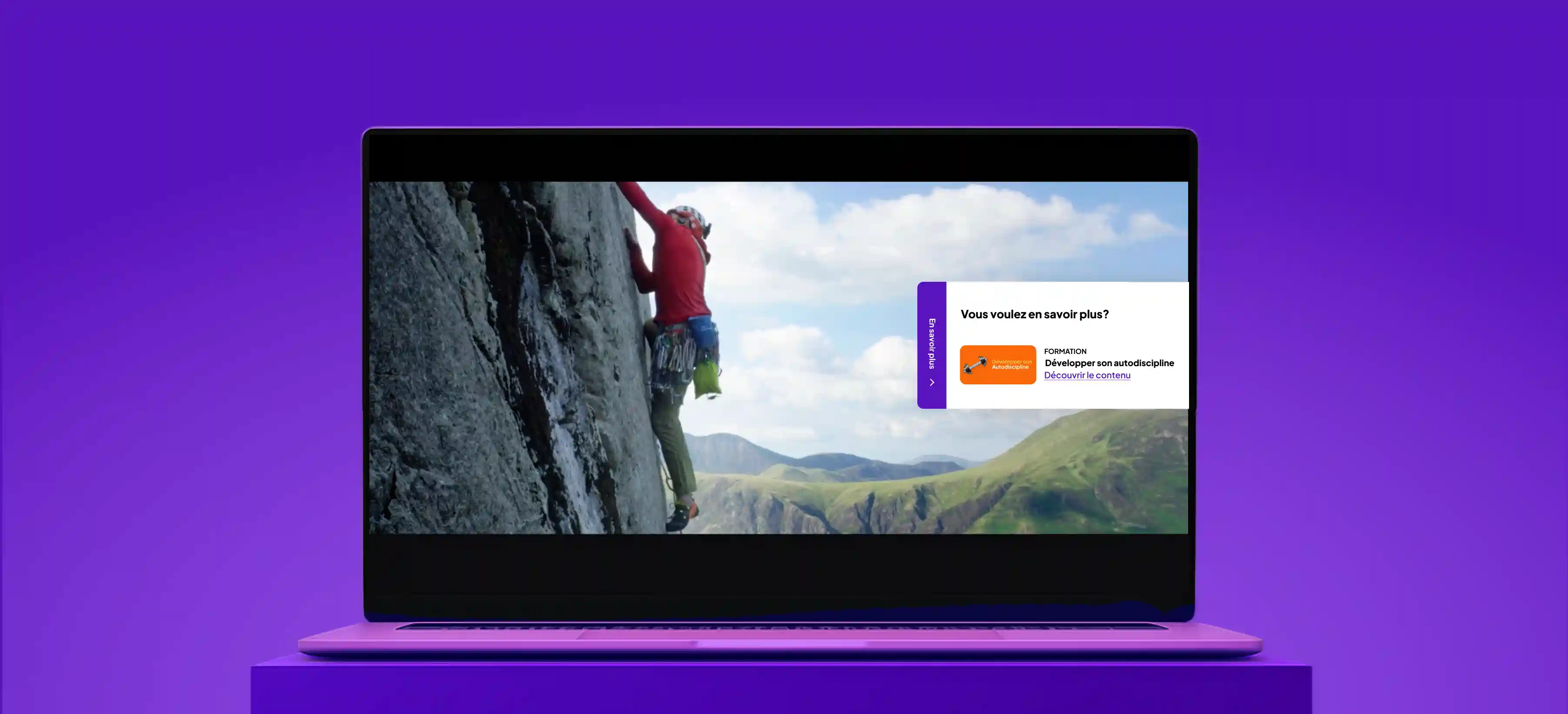 Un ordinateur portable sur une plateforme violette affiche un écran d’activité GoodHabitz, avec une vidéo d’une personne faisant de l’escalade et une superposition interactive de suggestions de cours, illustrant l’étendue des activités disponibles sur la plateforme d’apprentissage GoodHabitz.