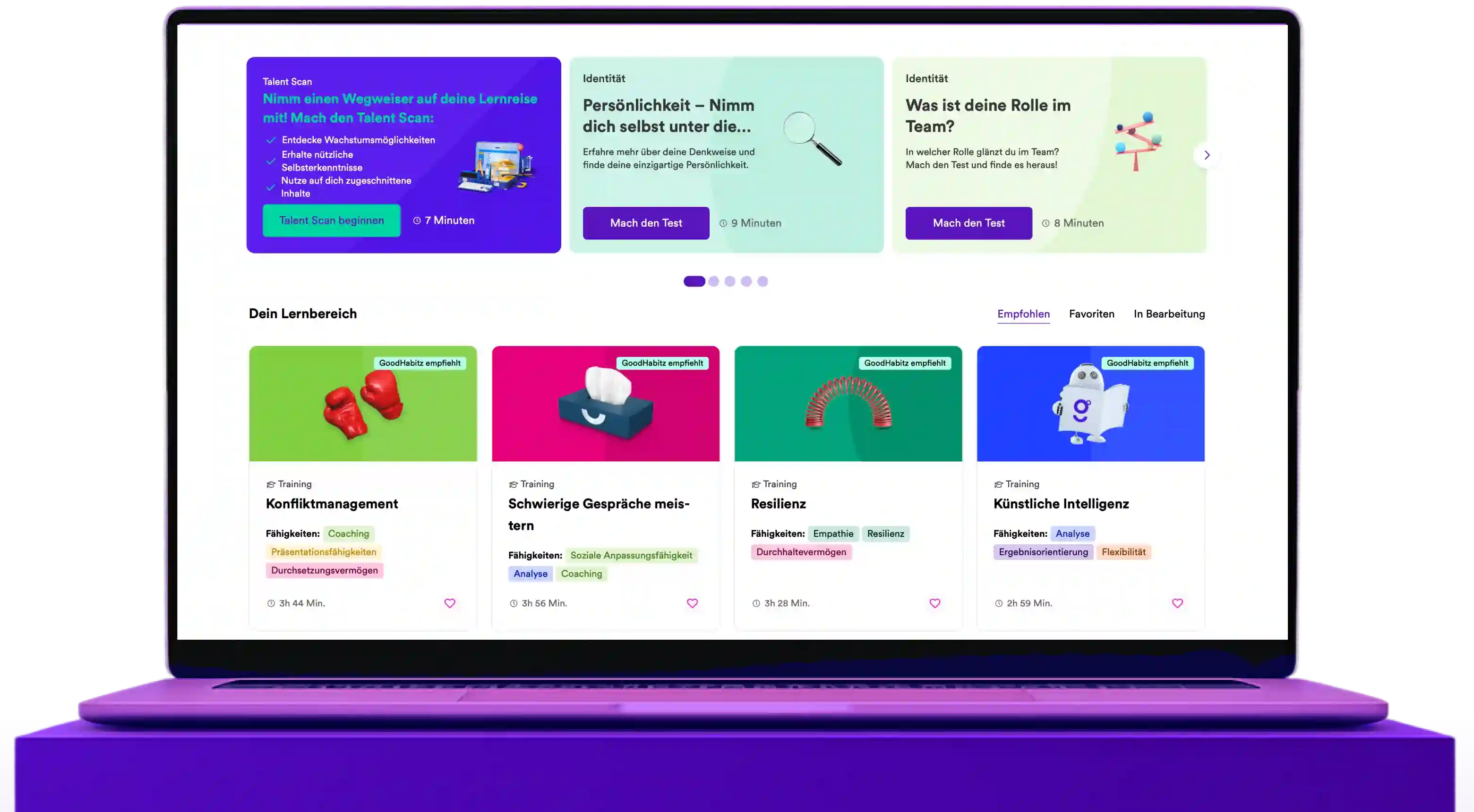 Laptop-Bildschirm mit einem Lern-Dashboard mit Talentscan-Aufforderungen und empfohlenen Trainingsmodulen zu Konfliktmanagement, schwierigen Gesprächen, Resilienz und künstlicher Intelligenz.
