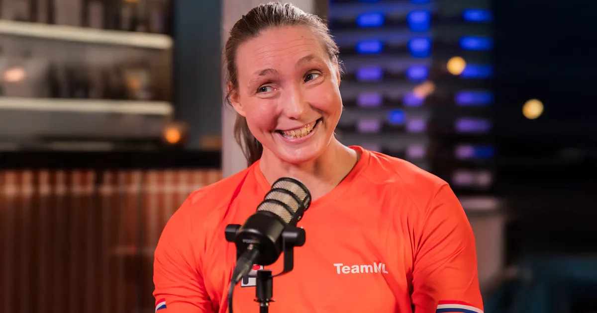 Mariska Beijer, Paralympic champion wearing bright orange TeamNL sports shirt