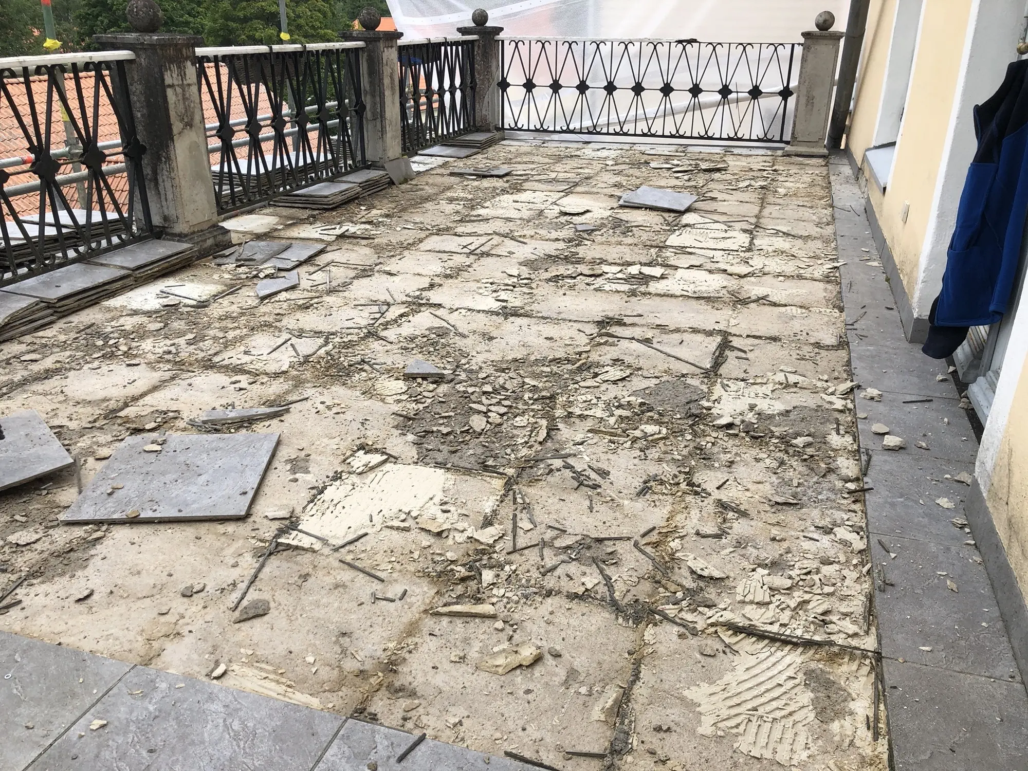 Vihula mõisa terrassiplaatide eemaldamine