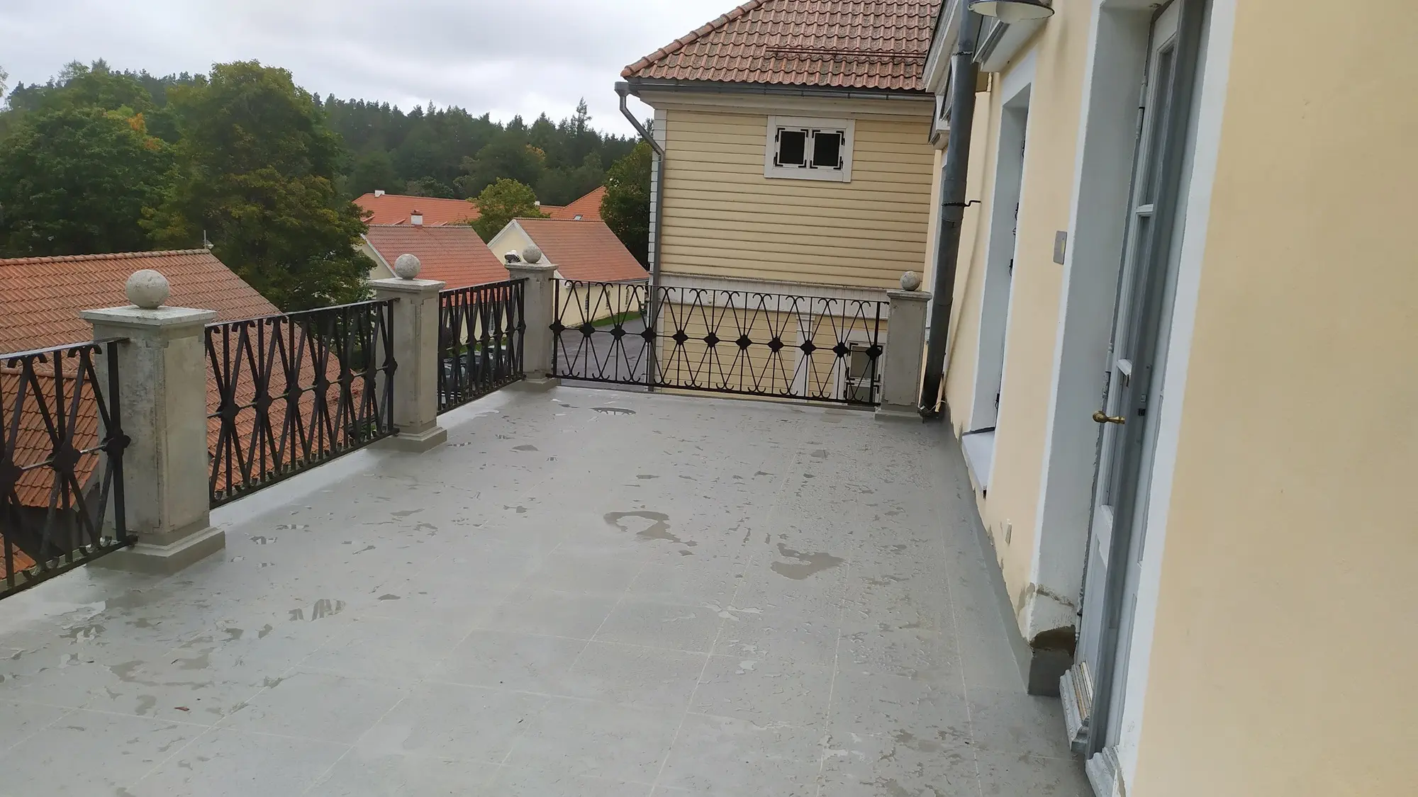 Vihula mõisa Triflex BTS-P vedelplastsüsteemiga renoveeritud katuseterrass