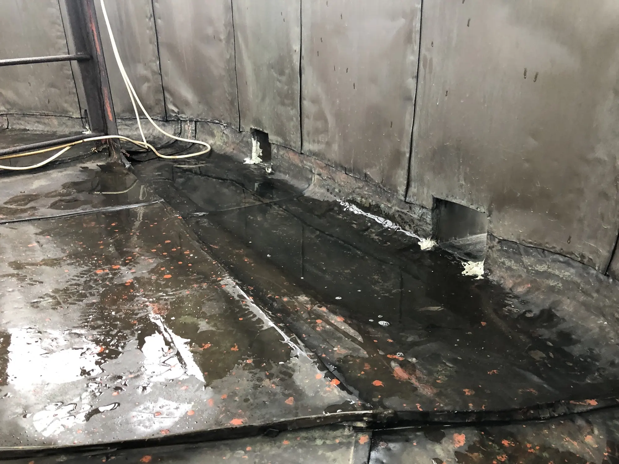 Niguliste kiriku avatud rõdu valtsplekiga kaetud põrand/katus