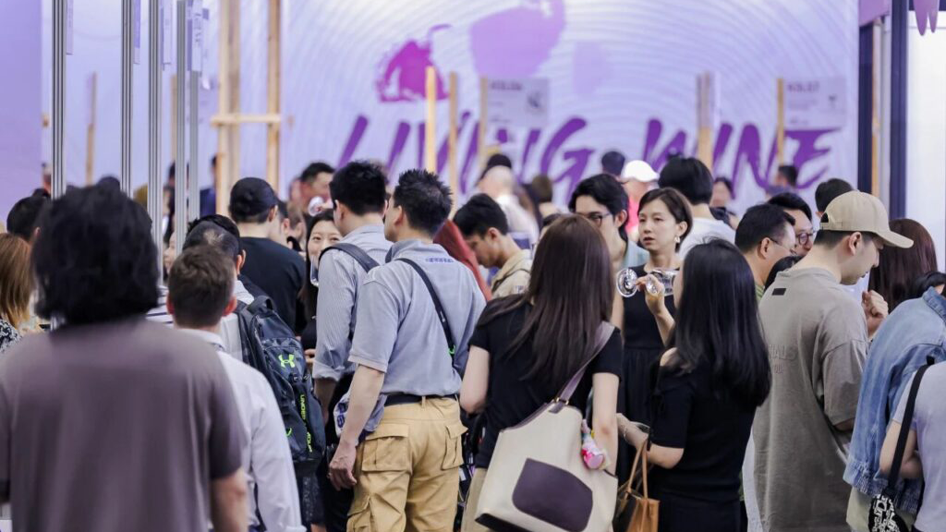 Cata de vinos naturales en RAW WINE Shenzhen, China