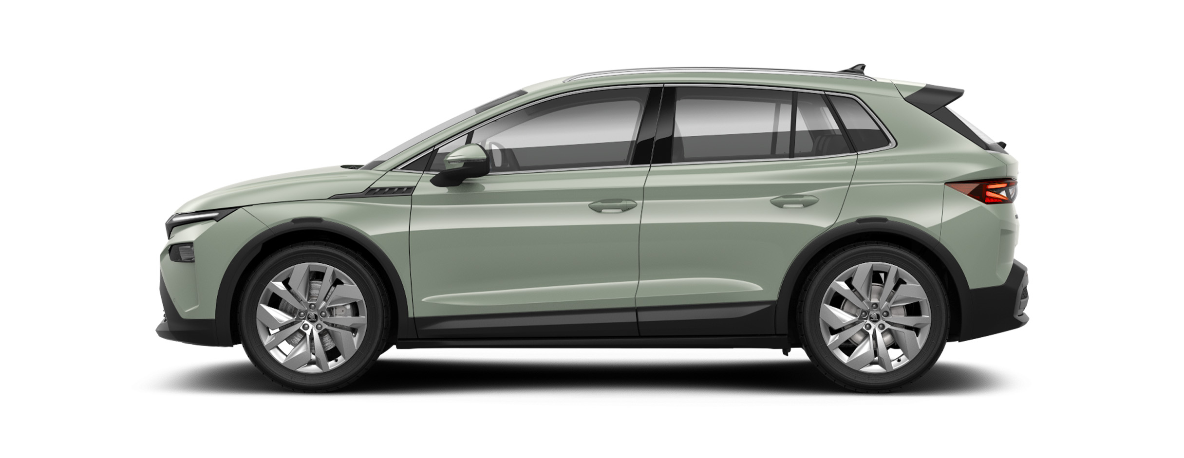 Seitenansicht eines freigestellten Škoda Elroq in der Farbe Timiano-Grün mit 20 Zoll Leichtmetallfelgen “Vega”.