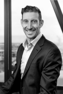 Headshot of Robert Hondromatidis