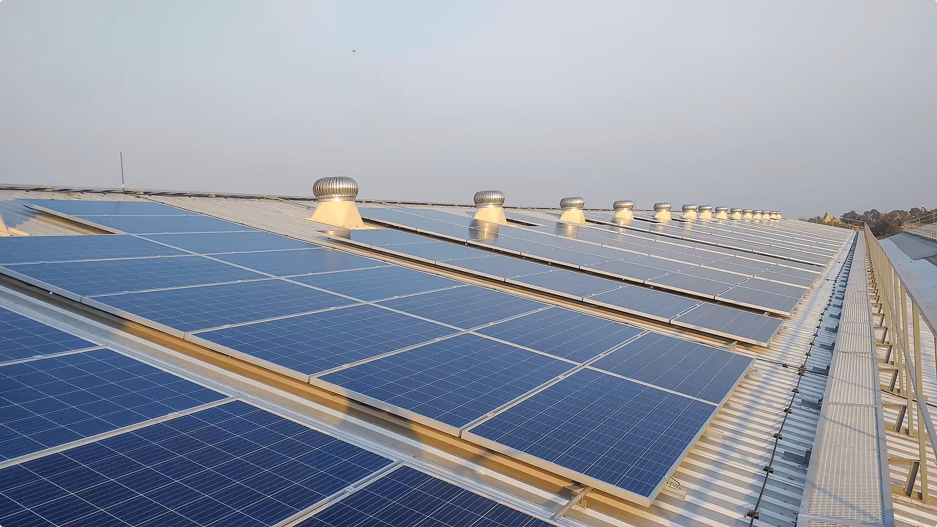Solar mounting systems South Africa – industrial rooftop with large solar array mounted for maximum efficiency.