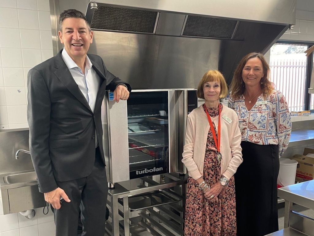 New oven delivered to Lake Monger Primary School