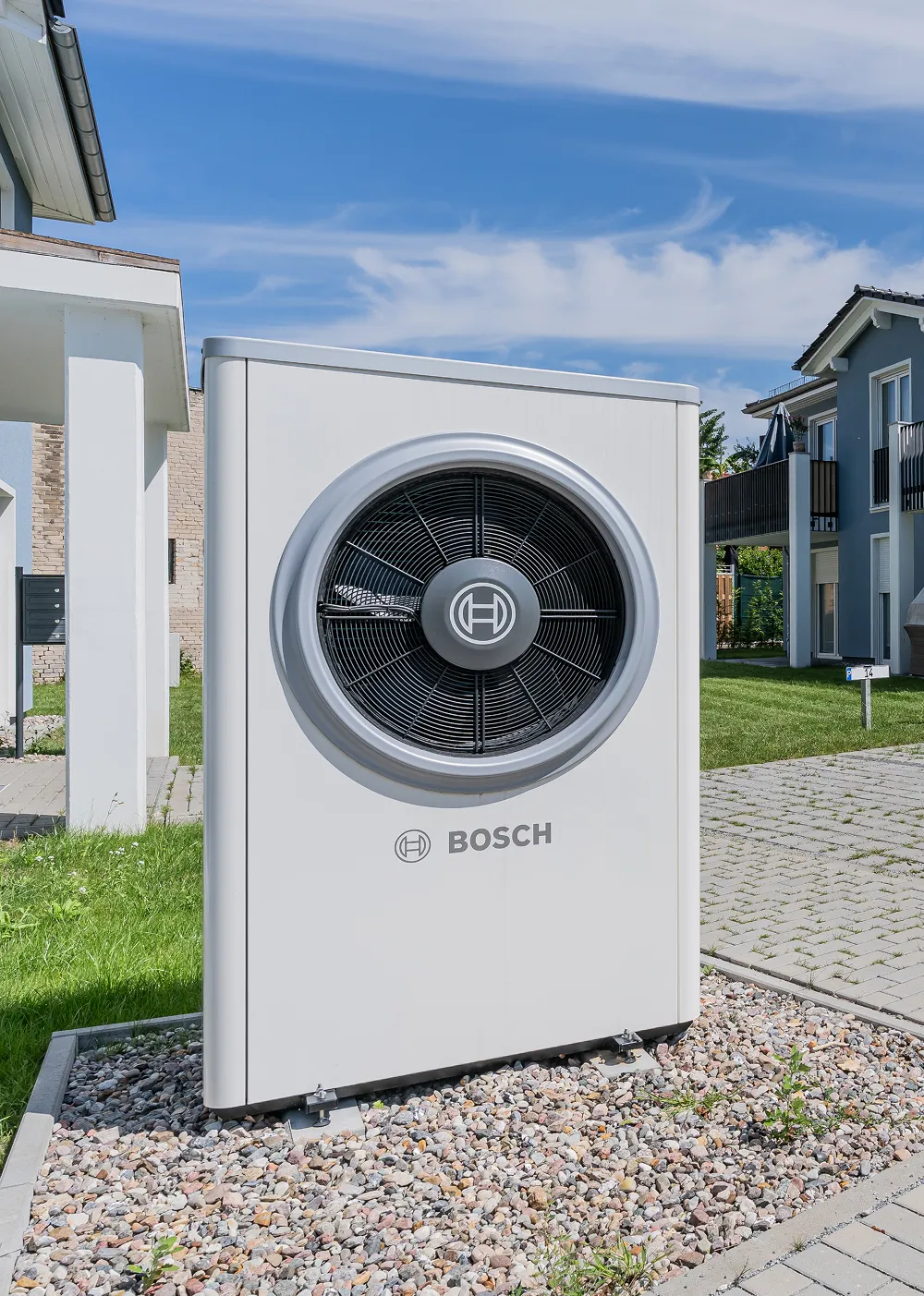 Außenanlage einer Gebäudetechnik