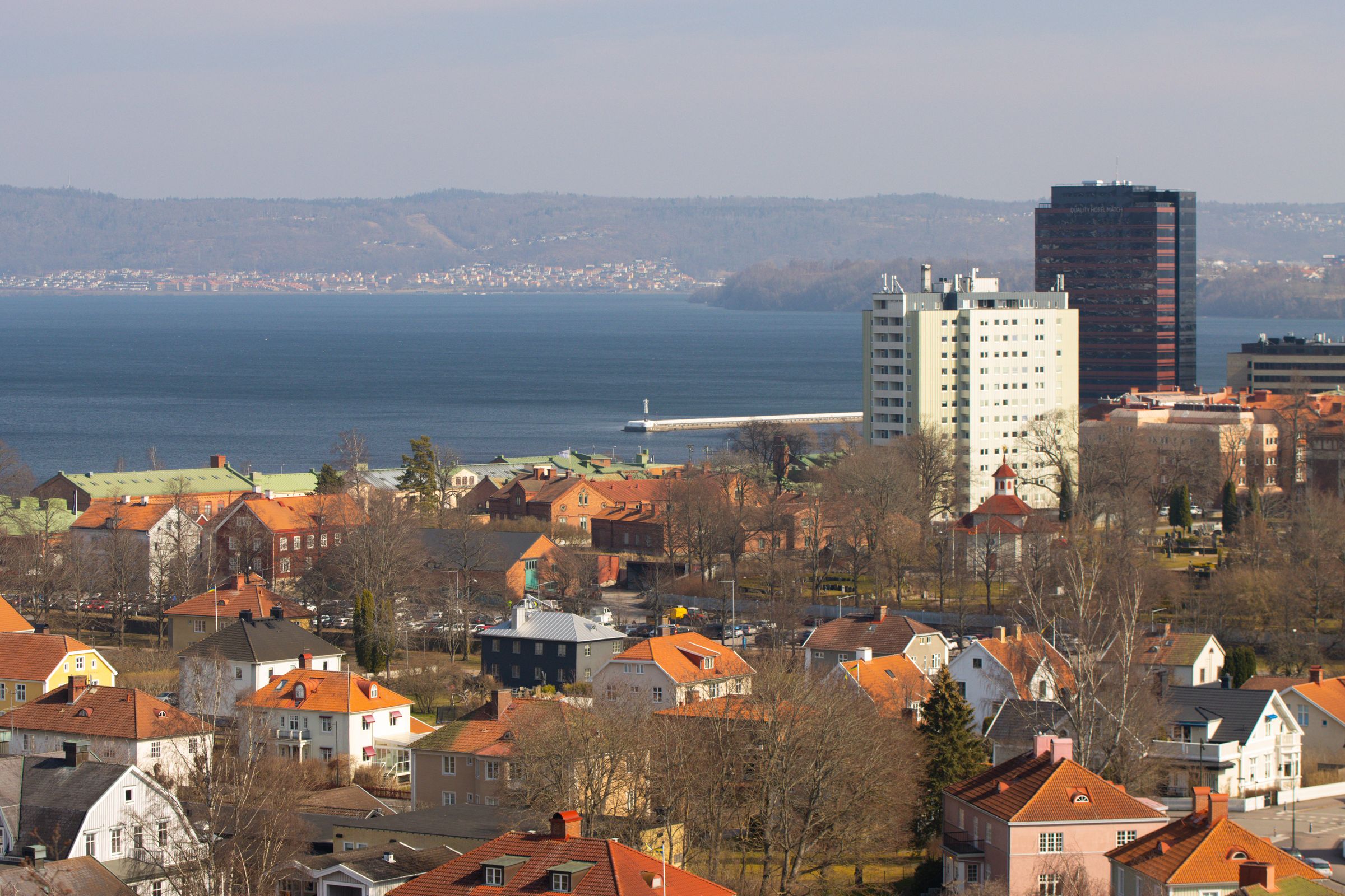 Jönköping med Vättern i bakgrunden