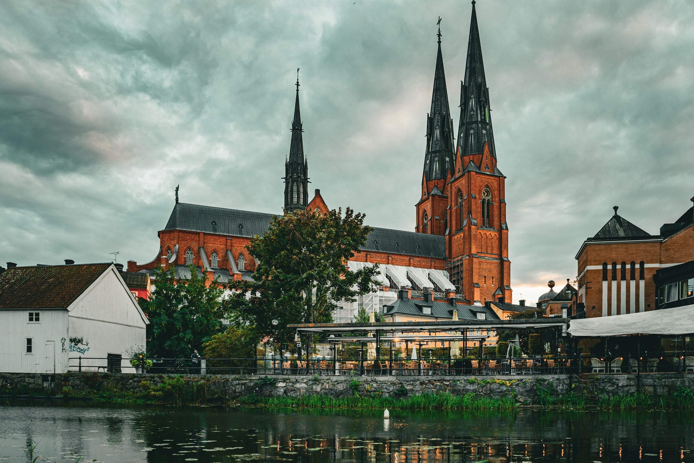 Domkyrkan i Uppsala vid Fyrisån