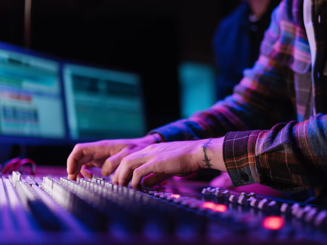 Best Plugins for Loops: 8 Tools to Shape and Remix Audio