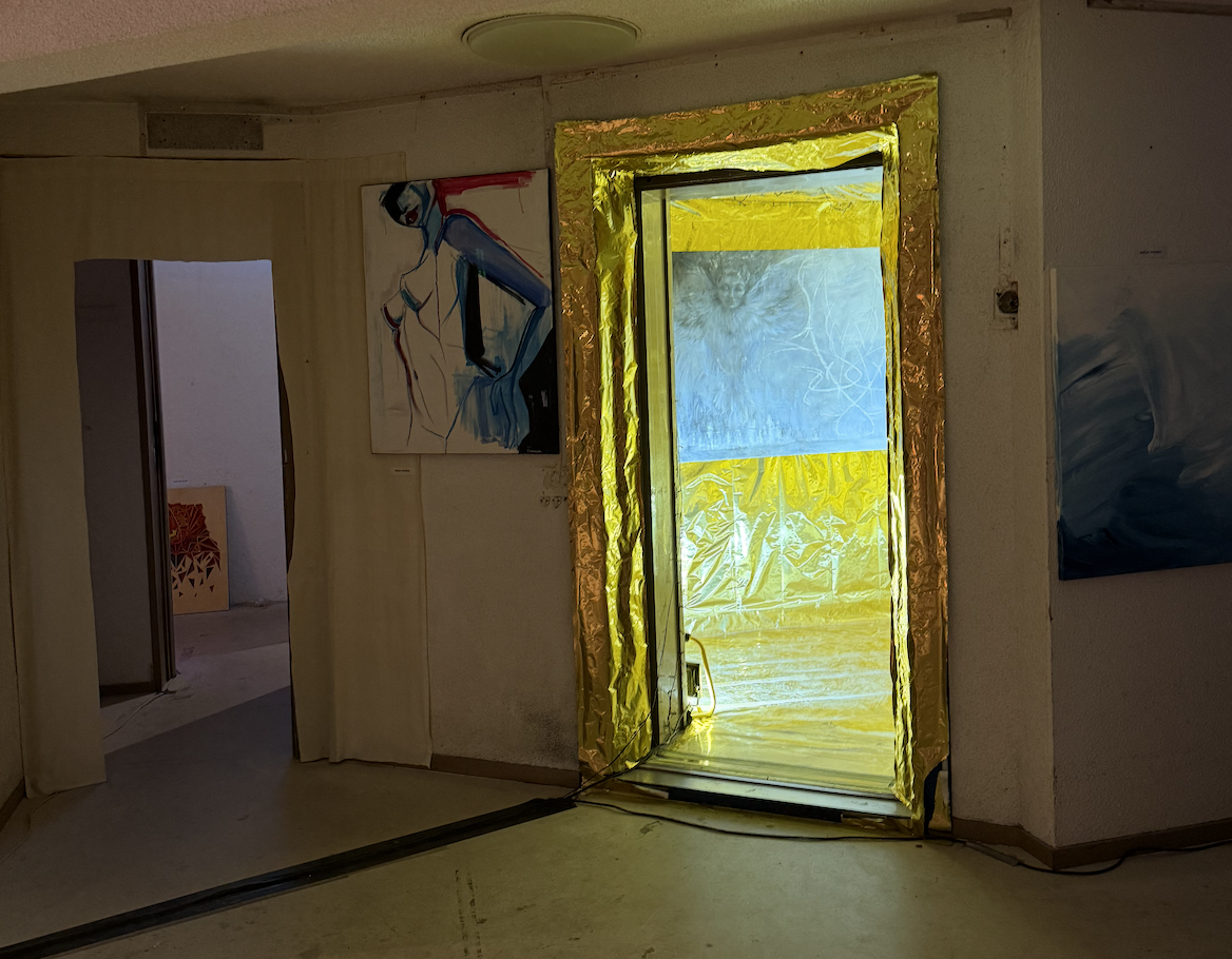 WHAT IS HAPPENING HERE. GALERIE D'ART À AMSTERDAM.