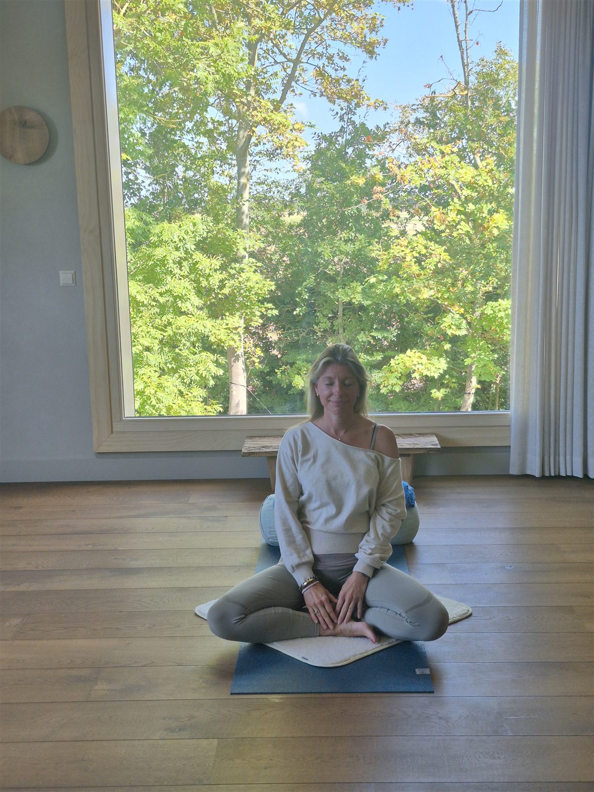 Marianne op de mat in de behandelruimte