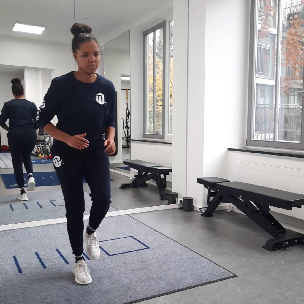 Skigymnastik - Seitliche Bounds