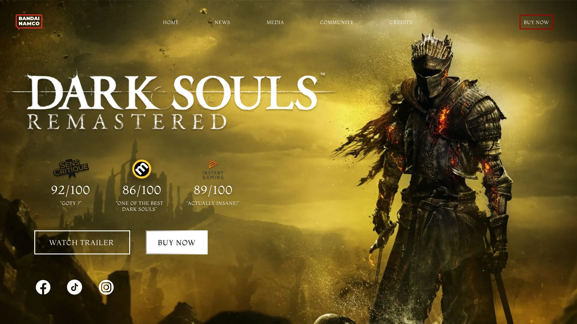 Dark Souls Remastered promotional image with an armored knight standing in a fiery landscape, review scores, and navigation menu.