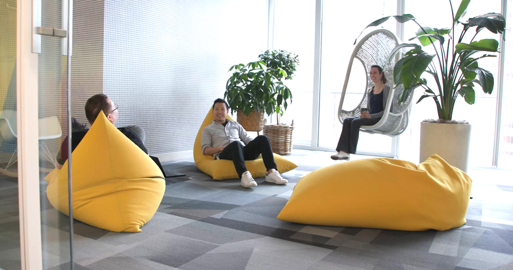 casual-collaborative-atmosphere casual-collaborative-atmosphere