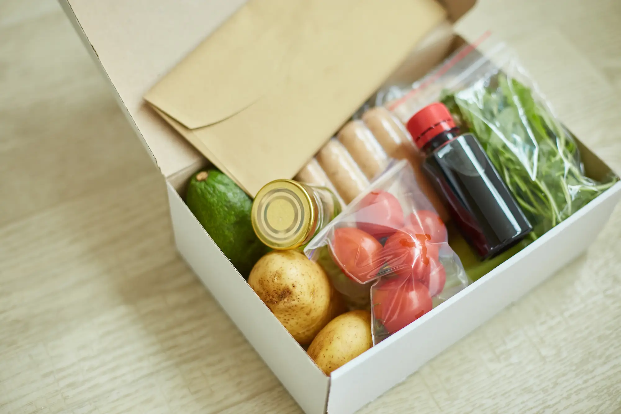 woman holding open good food box