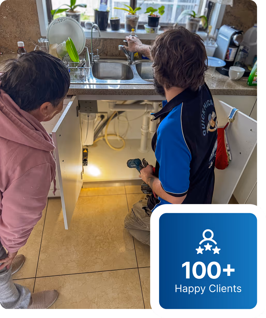 Friendly plumber from Quick Mick’s Plumbing speaking with a Blue Mountains homeowner