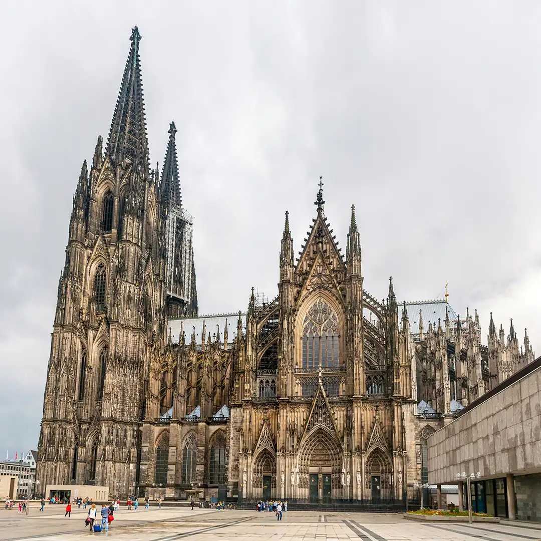 Naturkalkputz findet man auch im Kölner Dom