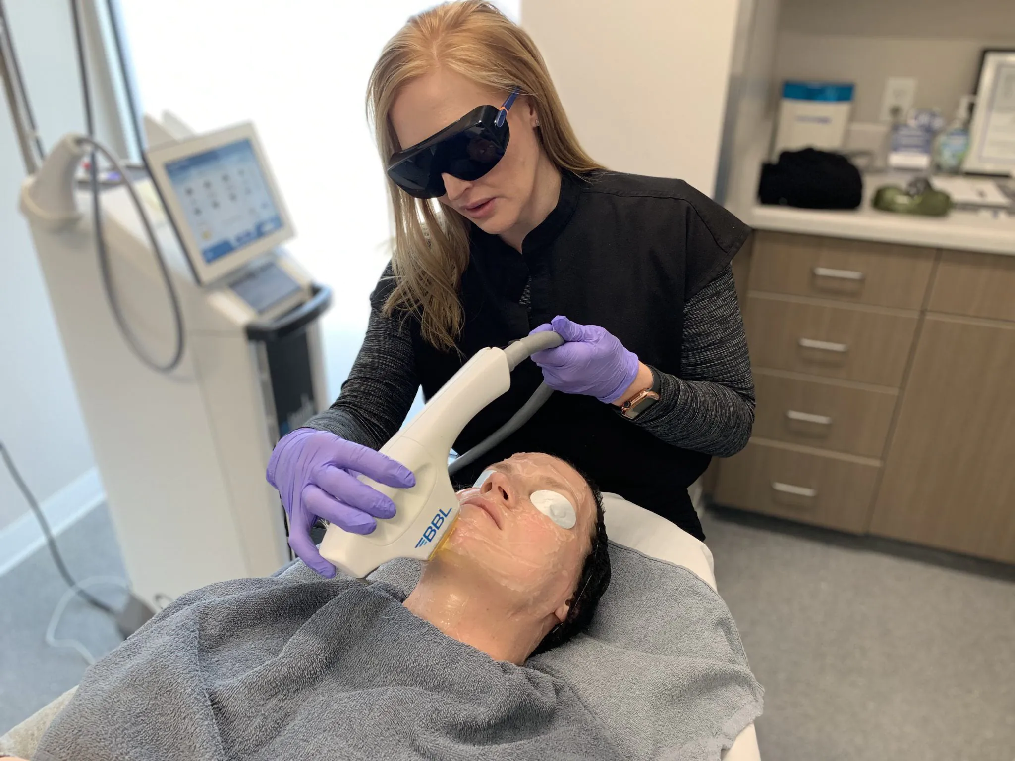 Lazaderm BroadBand Light Face Treatment