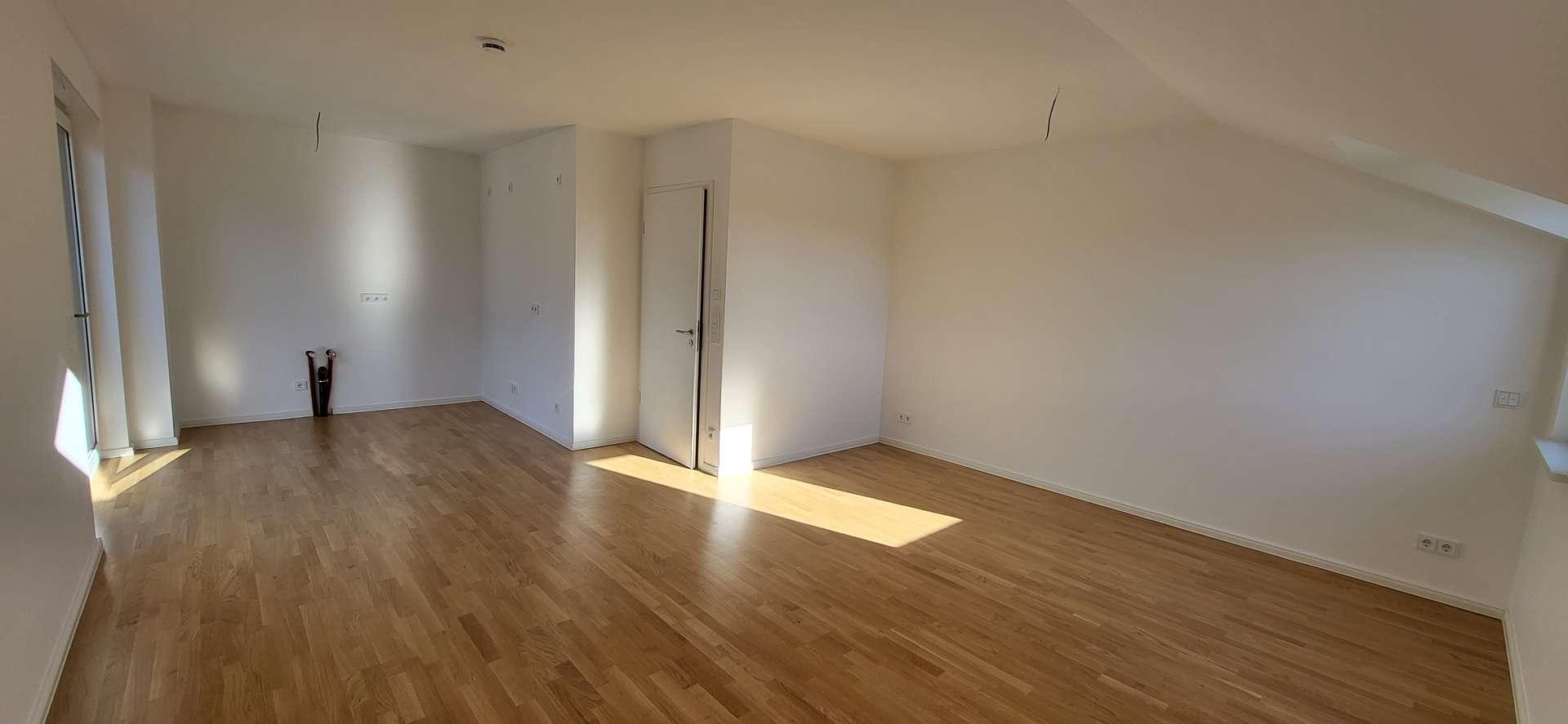 Zimmer 2 mit Küchenbereich