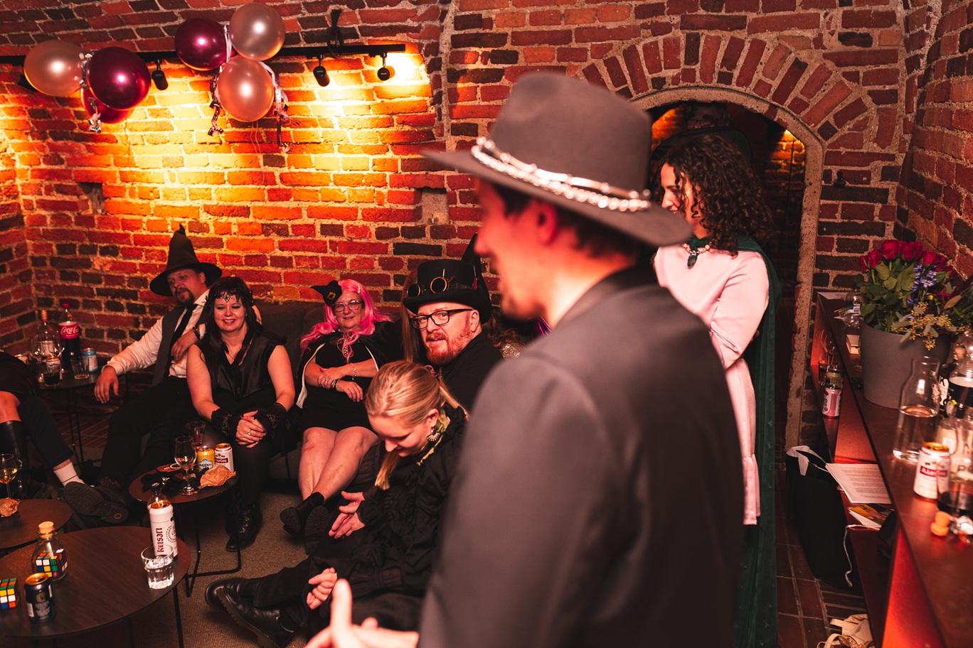 Taikuri Antti Kalliokoski esiintymässä