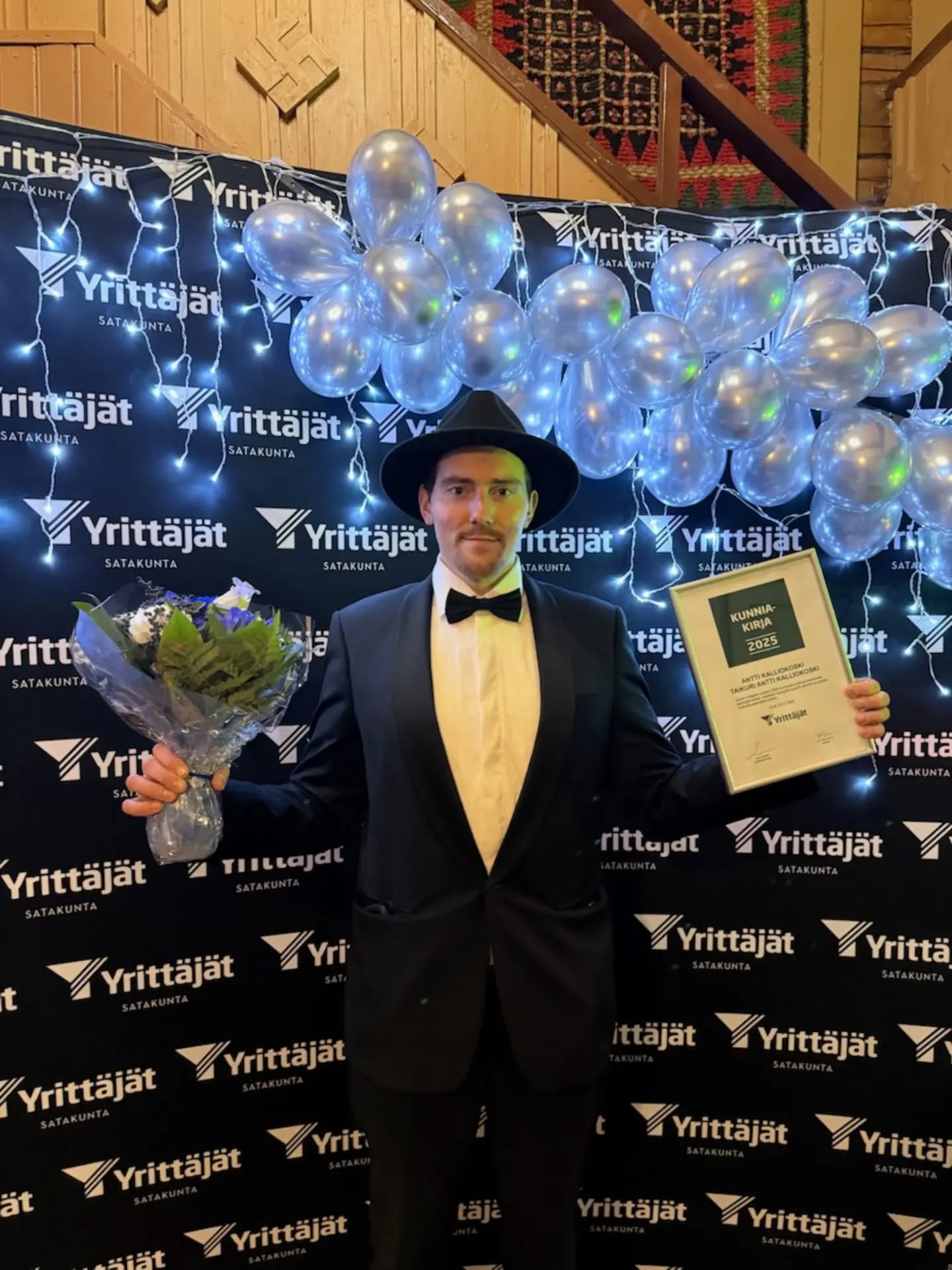 taikuri antti kalliokoski ja kunniakirja yrittäjiltä