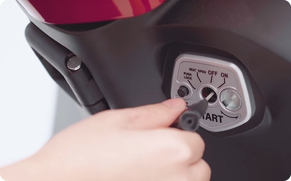 Bật khóa ON trong vài giây trước khi đề nếu xe để lâu không nổ máy