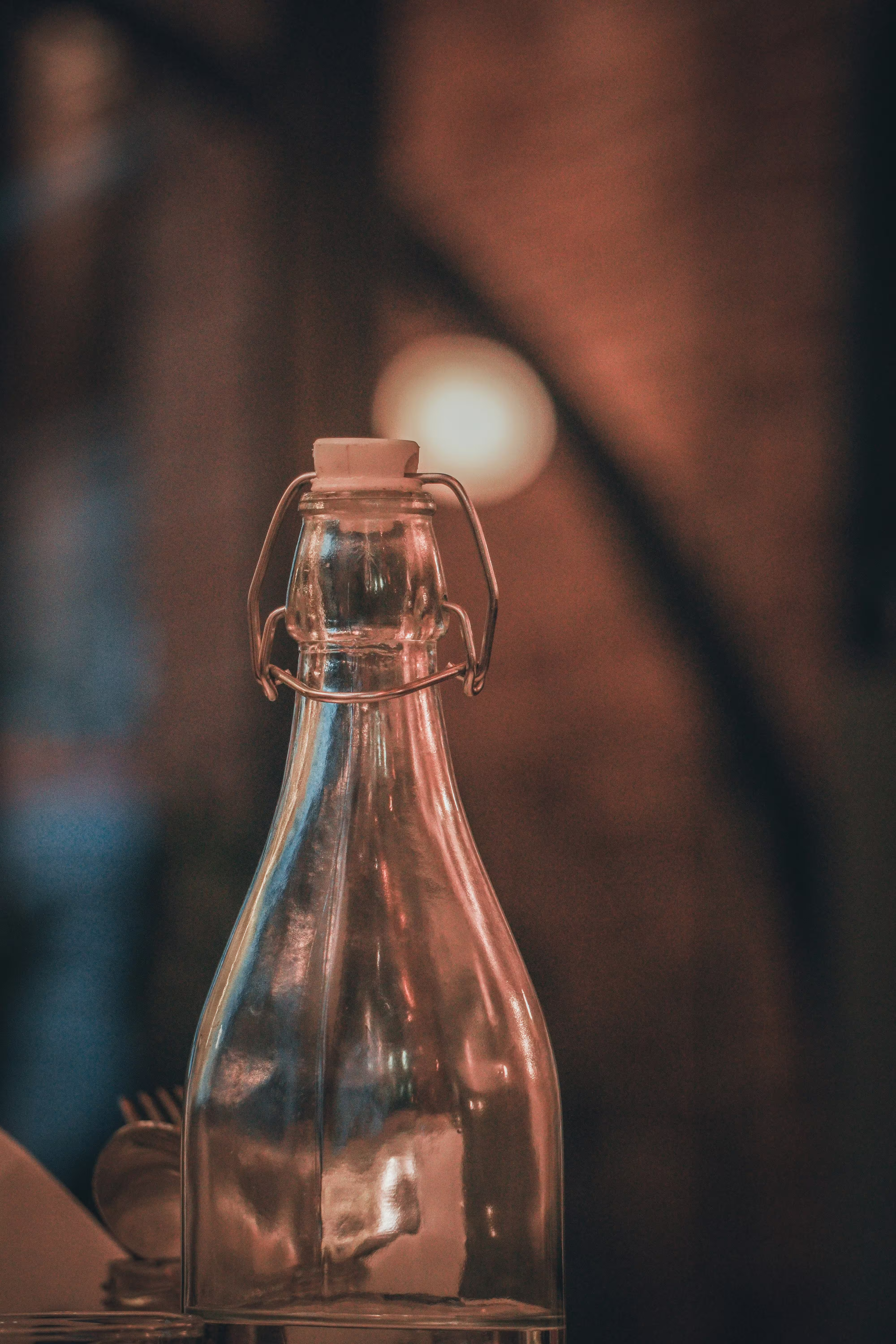 Image d'une bouteille en verre avec un bouchon mécanique